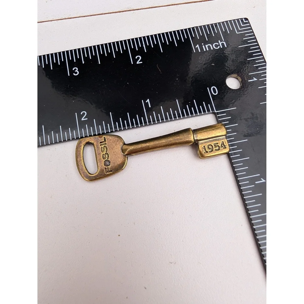 Fossil 1954 Key Charm Antiqued Brass Tone Purse Hangtag Replacement Accessory